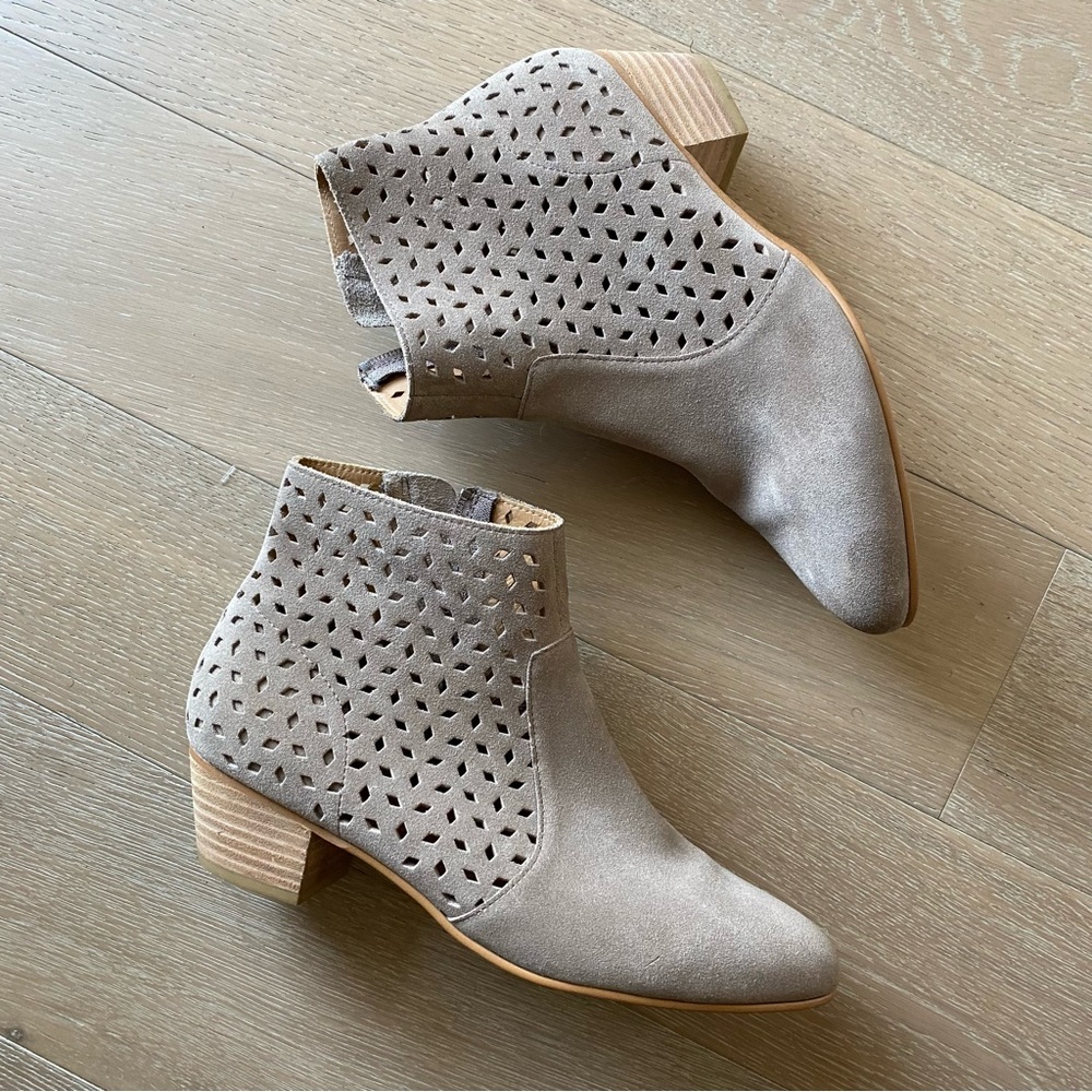 Soludos Lola taupe suede Perforated Ankle Booties 8.5 - Picture 3 of 10